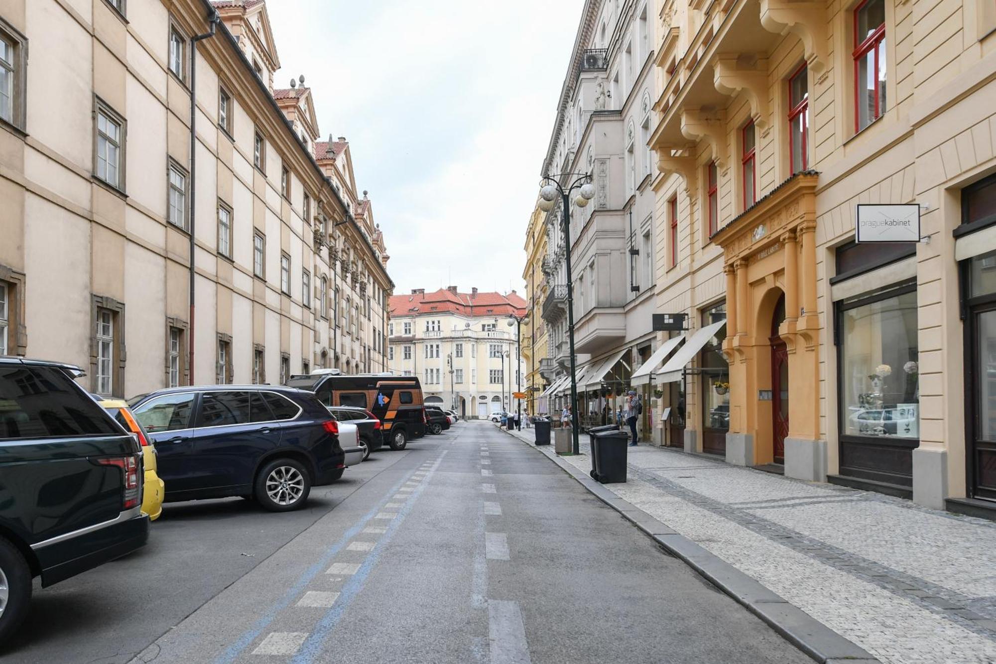 Stunning Charles Bridge Apartment Praag Buitenkant foto