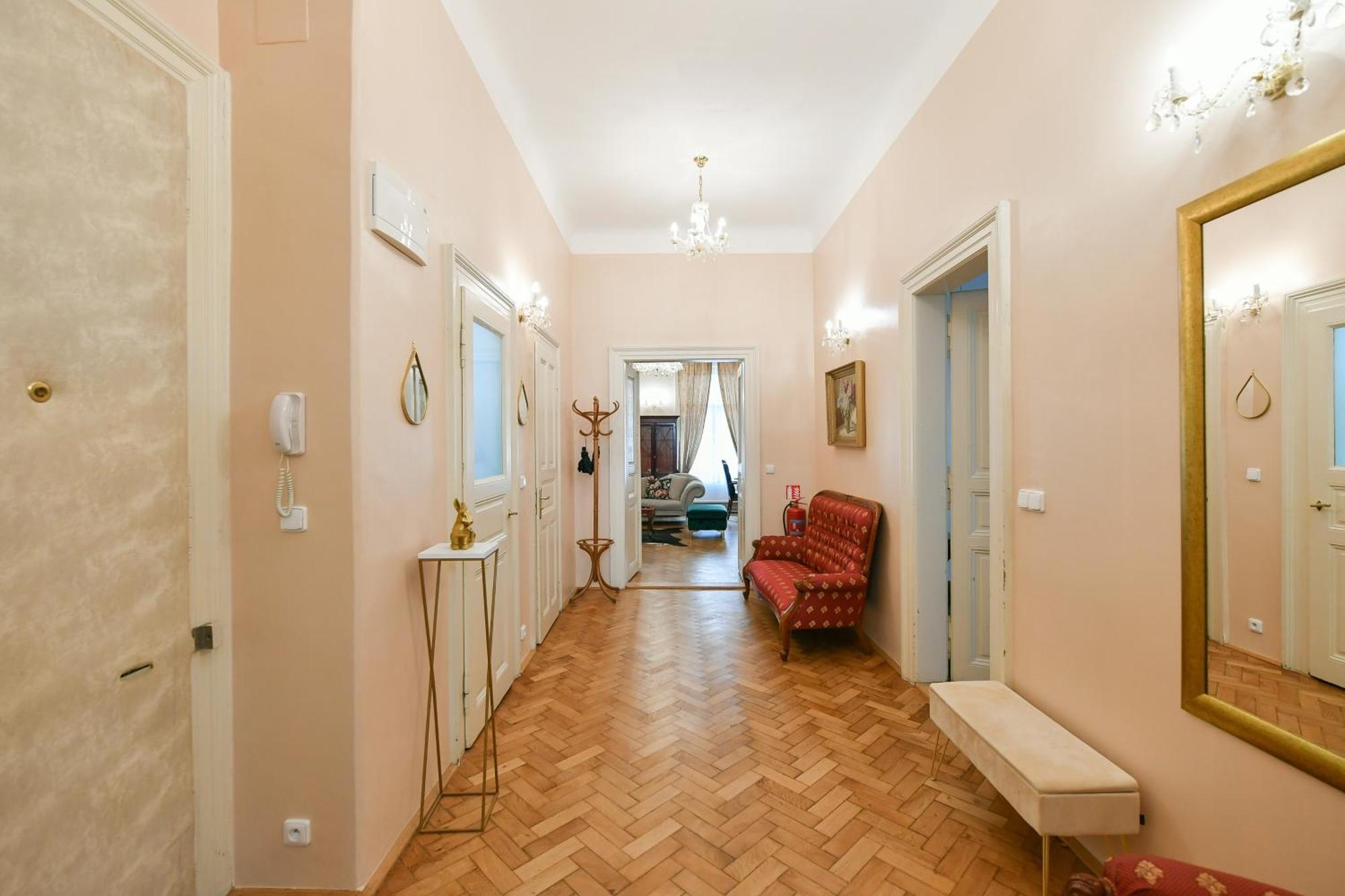 Stunning Charles Bridge Apartment Praag Buitenkant foto